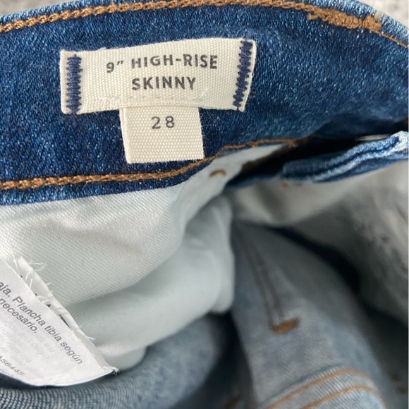 Madewell 9” High Rise Distressed Skinny Jeans - Picture 5 of 7